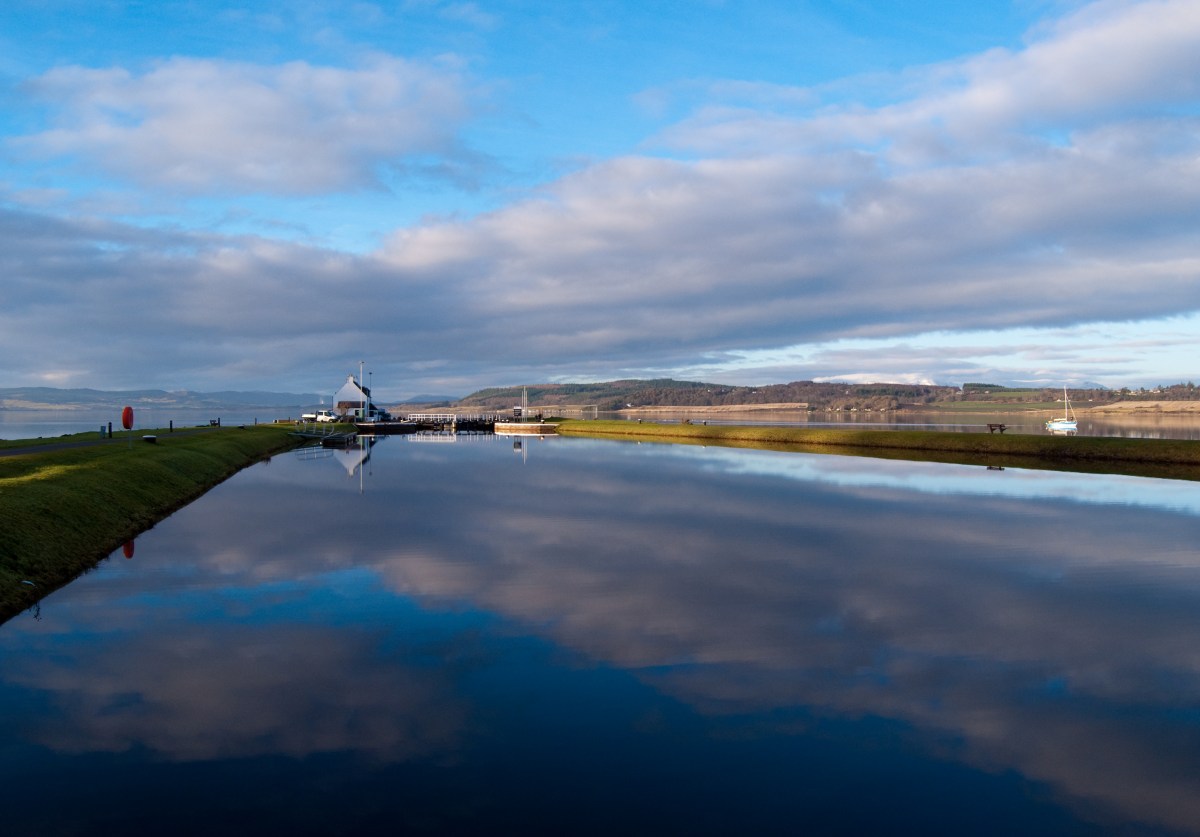 Okay some changes then I have changed the name of the blog - have no fears your subscriptions etc are all intact - I thought this particular photograph suitable for this change as it is the sea lock which is located at the junction where the Moray Firth and Beauly Firth merge and via this lock you can enter the Great Glen and ultimately on to Loch Ness the home of Nessie. In summary it is a crossroads just like me. One journey end and another begin's ...