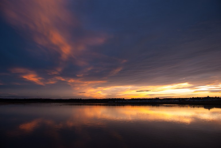 Here we are in the depths of winter and I realised I have not generated a good old fashioned sunset since mid November - now there is a reason for that of course (I am working when the light departs) but I was down the beach last weekend when this happened and I thought you may like this little chase of light......
