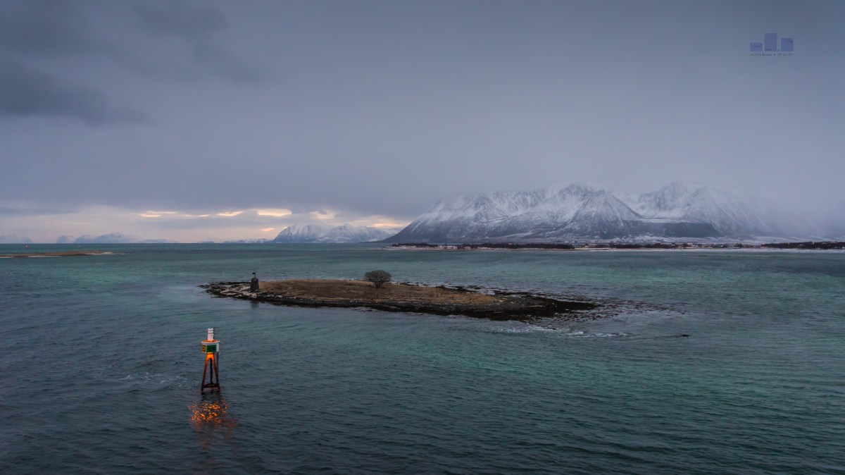 Risoyrenna Channel nr Harstad